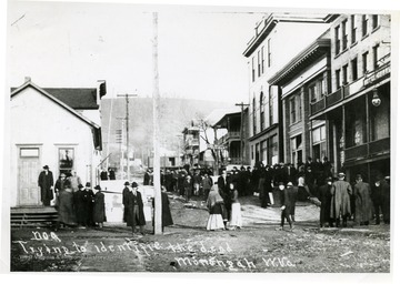 Large group of people trying to identify the dead after the Monongah Mine disaster.