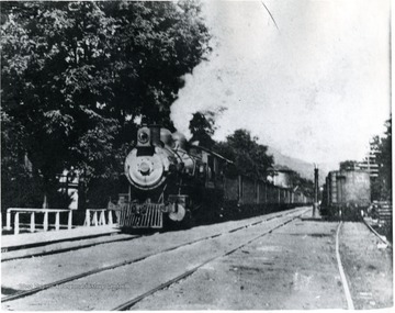 'Train of empty hoppers pauses at Alderson briefly in 1909. Credit: Mrs. Cecile Huffman.'