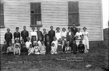 Teachers are Russel Metheny and Eethel Thomas, back right.