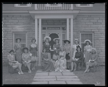 Group photo of the best dressed girls according to a style review. Subjects unidentified. 