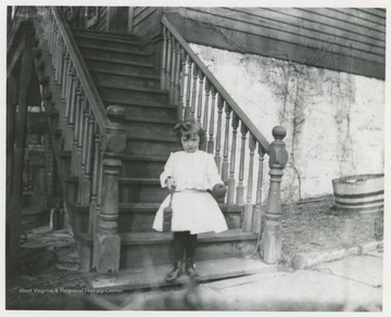 Flanagan home at 5th and Summers Street in Hinton, W. Va. Small girl on steps is unidentified.