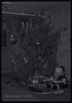 Murrell Family Christmas Tree in the basement of their home, 309 Ballengee Street, Hinton, W. Va.