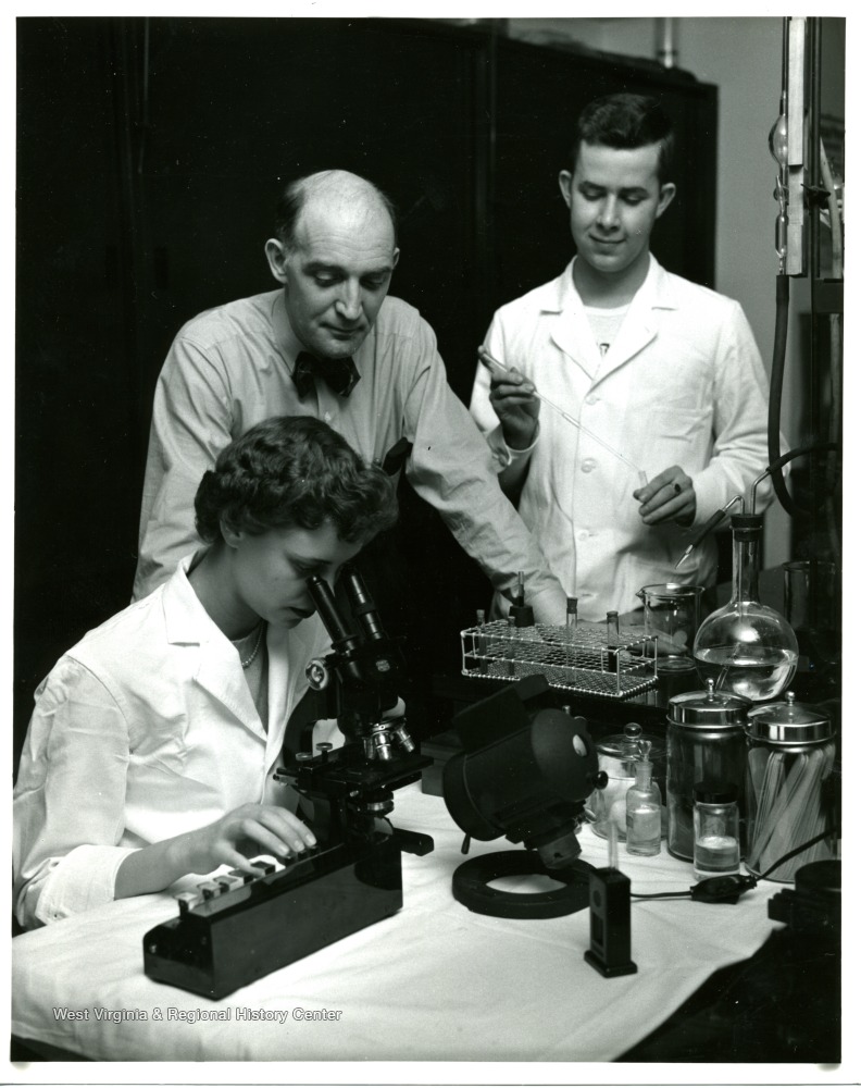 professor-with-students-in-a-medical-lab-west-virginia-university