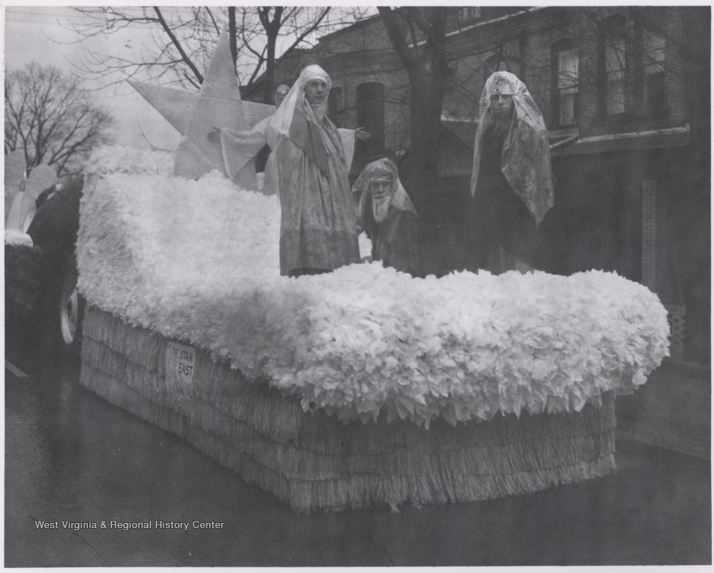 Christmas Parade Float Hinton W Va West Virginia History Onview Wvu Libraries 