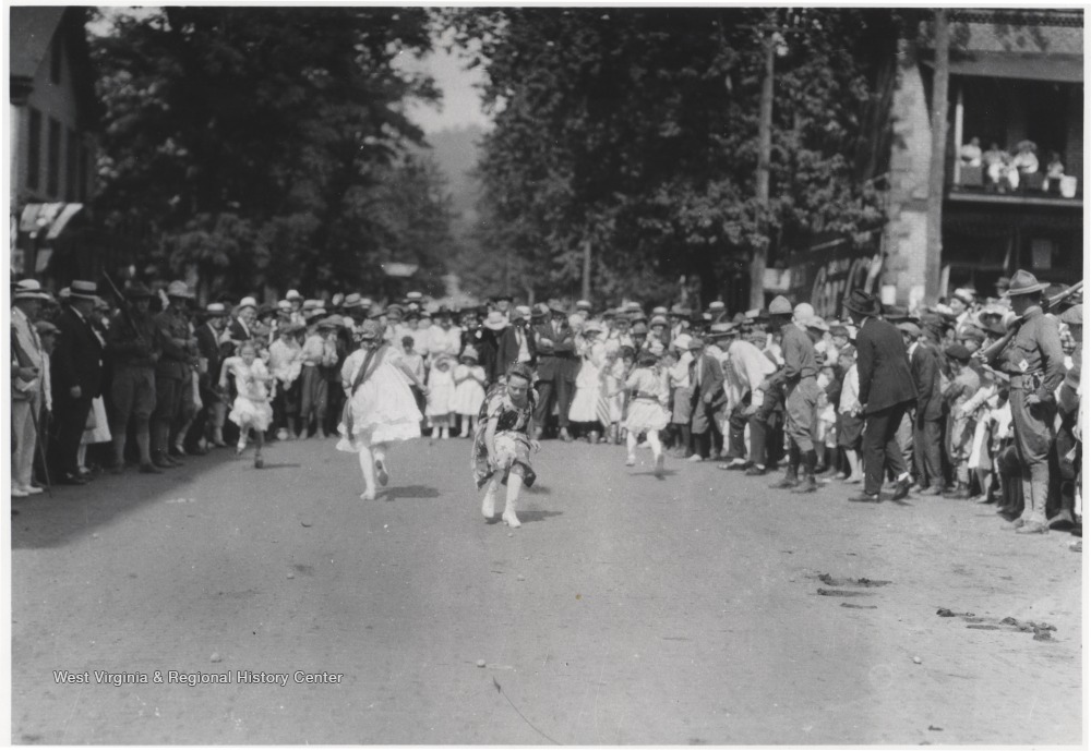 Parade Relay Race During World War I In Hinton W Va West Virginia History Onview Wvu 