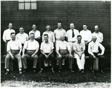 Group portrait of glass Workers at the Fostoria Glass Company, Moundsville, W. Va.
