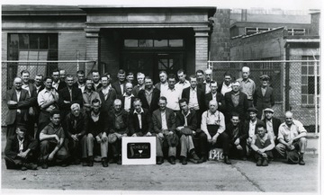 Group portrait of Fostoria Glass Companty. Employees. Same group as negative gl18.
