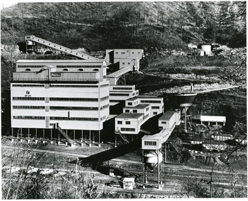 The very large Itmann preparation plant.  A Consolidation Coal Company mine in 1979.