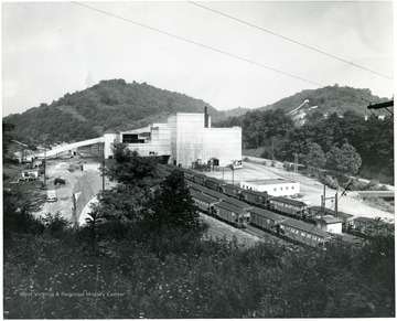 Trains line up to the preparation plant.