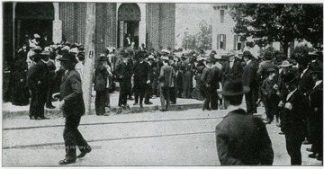 Scene shows the Sunday that 5,000 miners and members of their families took the pledge.