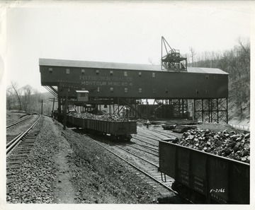 A close-up view of the tipple and headframe at the Pittsburgh Coal Co. Montour Mine No. 4.