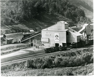 Tipple and conveyor at Hendrix Mine, a Consol Cavalier mine built in 1949.
