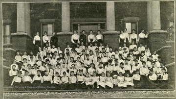 Group portrait of students of the Lewisburg Female Institute.