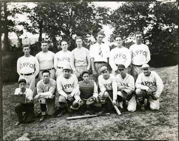 Group photo of the Rippon baseball team.