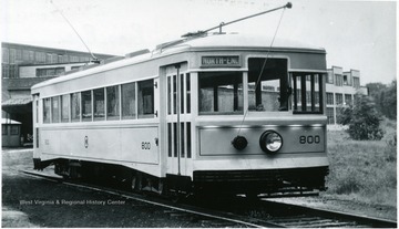 'Monongahela - West Penn Rys.; No. 800; Builder Kuhlman Car Co.;  Seats 44 passengers.; At Parkersburg.'