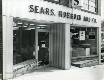 The exterior of Sears, Roebuck and Company on High Street below Pleasant Street.