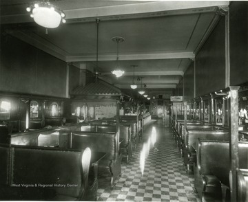 The interior of Comuntzis Restaurant.