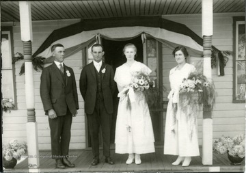 Portrait of the bride and groom with their witnesses.