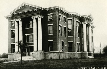 New Moorefield Courthouse was finished in 1913.