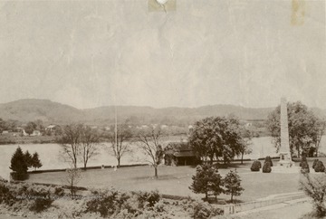 A view of Tu-endie-wei Park with the battle monument on the right and the river in the background.