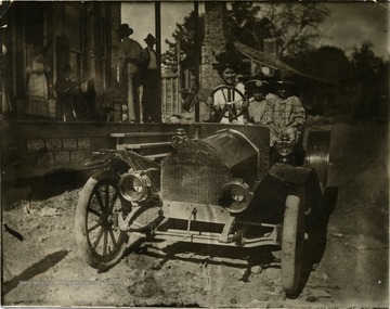 'May Peck, Helen Ballard, Maggie Ballard, Greenville ca. 1907 or 8; Upper store ruins in the background.'