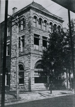 A view of the Second National Bank building.