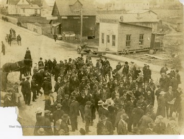 Demonstration in honor of the 129 departing soldiers.