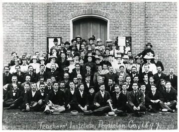 Group portrait of participants in a Teacher's Institute.