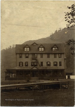 Front view of hotel at Webster Springs.
