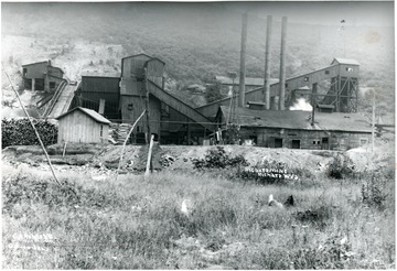 Tipple and other buildings at the Richard Mine.