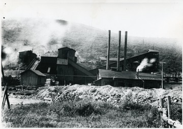 Tipple and other buildings at the Richard Mine.