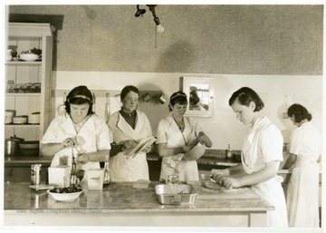 'Community Centers Project.  Class in good housekeepers at the woman's center in Morgantown, W. Va.'