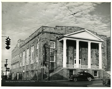 'New Stone Christian Church at the corner of Prince and Fayette Streets, with educational building adjoining.  Copyrighted 1955 All Rights Reserved By Harlow Warren, 320 North Kanawha St., Beckley, W. Va.'