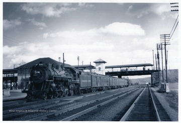 '(Wayne County) 2-tier Union station (Norfolk and Western on top) C.&amp; O. F-15 Pacific #440 is stopped with westbound local #7 in Sept. 1947.