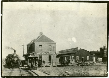 'The new Ohio River passenger station 1892 with horse drawn street cars that connected the C.&amp; O. and the Ohio River station, Huntington.'