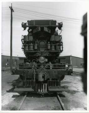 Image from the collection of the Chesapeake and Ohio Historical Society. 'CSPR-2376: C.&amp; O. H-7 Simple articulated #1572 - smoke box view, Headon.'