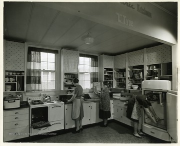 A display of 'L' type kitchen.