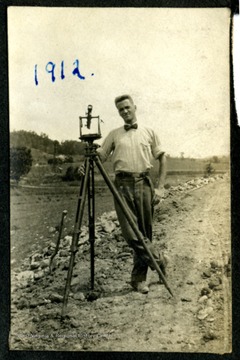 A surveyor with a transom.