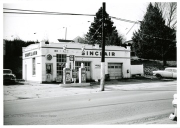 The station was on East Main Street at the bottom of Fifth Street. Between 1955 and 1958 it was known as Don and Bob's City Service Center and Don and Bob's Sinclair Service Center, after owners Don Mayo and Bob Davis.