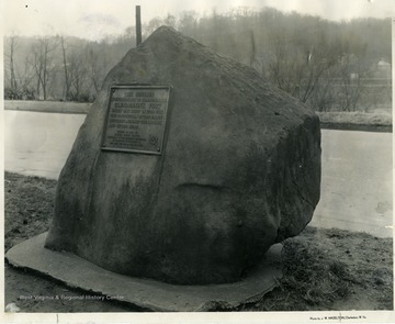 'This Boulder Is Established To Commemorate Clendenin's Fort Which Was Built In 1788 For The Protection Of The Early Settlers Against The Indians And Stood Here.' An additional inscription reads ' Erected In 1915 By The Kanawha Valley Chapter Daughters Of The American Revolution, By Permission Of C.C Lewis SR.,Who Owns The Site Of The Old Fort.'