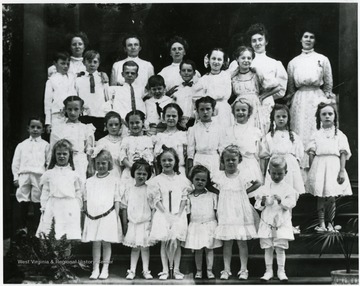 '1st row center with umbrella-Mildred E. Donahue. 2nd row R-L, Mary Jane(Jean) Donahue, Margaret Helen Donahue.'