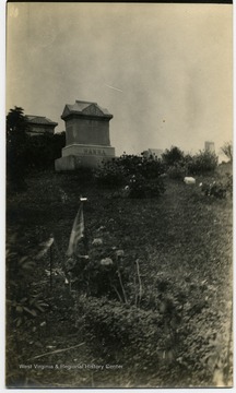 The name 'Hanna' is on the headstone.