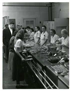 Students select quality meal in a Cafeteria line.