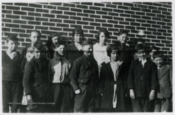 Photograph of upper grade students of Cassville School, 1920.