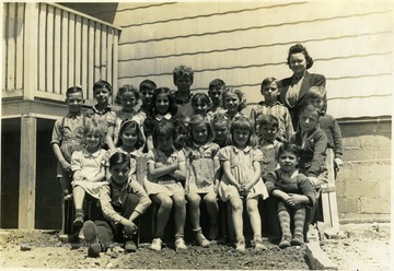 Unidentified students and teacher Margaret Semanick Willard pose in front of Maidsville School in Maidsville, West Virginia.
