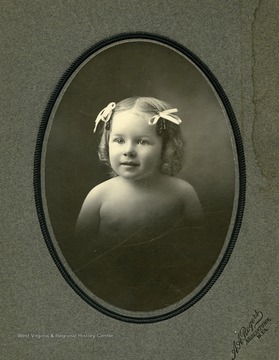 Cabinet card portrait of Anna Maxwell, daughter of Hu Maxwell. Died at age 2, weeks after this photograph was taken. 
