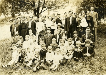 Includes daughters in-law and sons in-law. Ira and Susan (Boylard) Summers top right corner. See arrow