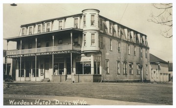 Completed in 1898 by Jesse Howard Simmons. The building was used as a hotel until 1917 when it was converted into an apartment complex known as Liberty Flat. It would then be later converted back into a hotel bearing the name Worden's Hotel.