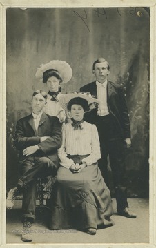 Photo with Lulu Taylor, sitting-right. The other persons remain unidentified. On the back of the photo is inscribed "I. G. Cale".