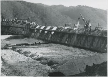 View of the dam under construction.